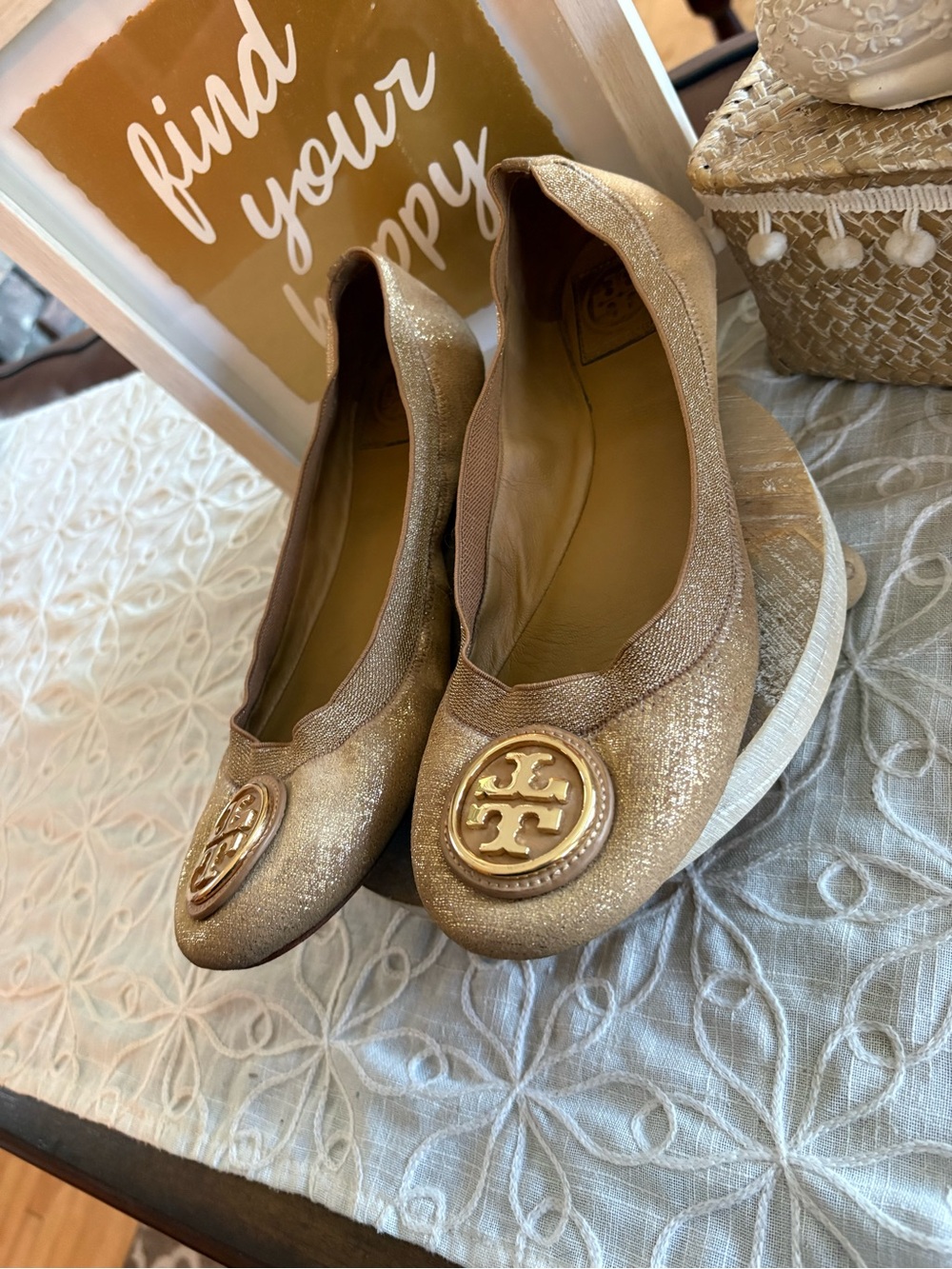 Tory Burch Gold Metallic Leather Ballet Flats Logo Medallion 9.5M - Picture 10 of 10